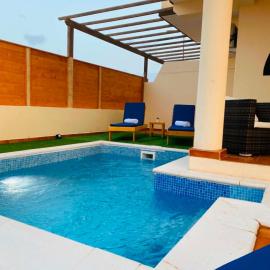 2 Bedroom Holiday Home with Exclusive Private Pool Sleeps 6 – hotel w mieście Santa Maria