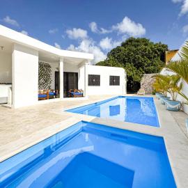 Villa 14 huéspedes - Piscina, jacuzzi y jardín privado - 15 min aereopuerto y playa