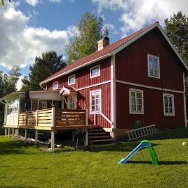 Summer gem with glazed terrace near Inlvsviken, Hotel in Näsviken
