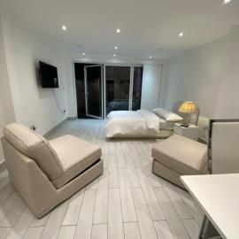 Semi-Private Suite with Garden and free parking