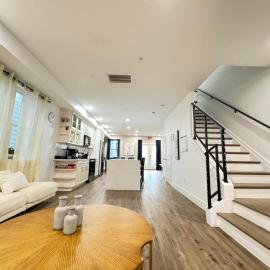 LUX Entire House 4-Bedrooms with Parking