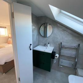 Partly attached Twin Bed, Free Parking