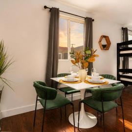 Enjoy Stylish 3BR Apt Sleeps 6 with Free Parking