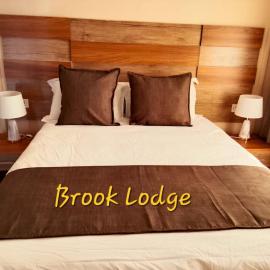 Brook Lodge, отель в городе Виктория-Фолс