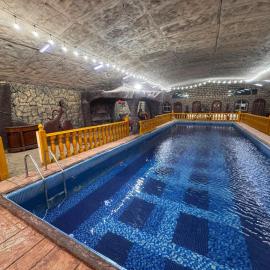 Al Saad Farm Private Resort 5 Bedrooms with Two Indoor Pools and Kids area By Betu