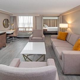Crowne Plaza Toronto Airport by IHG, хотел в Торонто