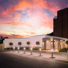 Holiday Inn London - Gatwick Airport by IHG, hotel in Horley