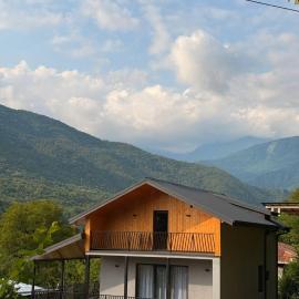 Racha Retreat guest house in Oni – hotel w mieście Oni