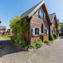Vakantiehuizen met twee verdiepingen en een zwembad