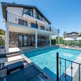 Oasis Family-Friendly Luxury Villa Hisaronu, Ovacik by Sunworld Villas Fethiye, hotelli kohteessa Fethiye