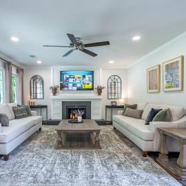 Spacious 4BR Retreat with Fire Pit near LakePoint
