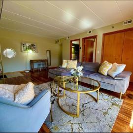 Modern 1-Bedroom Condo with Private Parking
