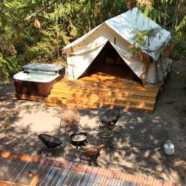 Under the Cedars Glamping Experience with Hot Tub, hotel Port Angelesben