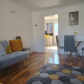 2 Bedroom Stay Perfect for Work, Study & Travel, hotel di Walsall