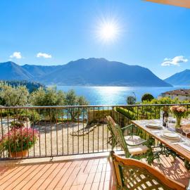 Big Apartment With Lake View and Two Bedrooms, hotel din Sala Comacina