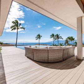 Maui 4-Br Retreat with Infinity Pool Panoramic Coastal Views Seamless Indoor-Outdoor Living, hotell i Kaanapali
