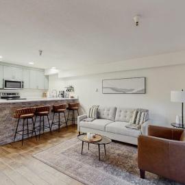 Renovated 1BR Ski-InOut Flat at Base of Alyeska – hotel w mieście Girdwood