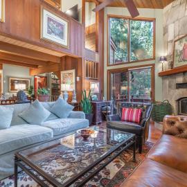 Townhouse Art Gallery in Mammoth's Best Location, hotel in Mammoth Lakes