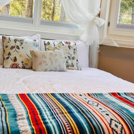Shambhala Retreat-Zen Suite, hotel in Nanoose Bay