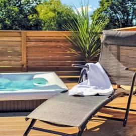 Lodge 11 Upton Lakes & Lodges Old Hill Cullompton Devon EX151RA, hotel v mestu Cullompton