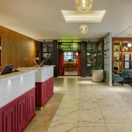DoubleTree by Hilton Bath, hotel di Bath
