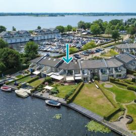 OV756 - Spacious 2-person apartment near Giethoorn with a beautiful view over the water
