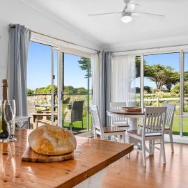 Beachfront Apartment at Apollo – hotel w mieście Apollo Bay