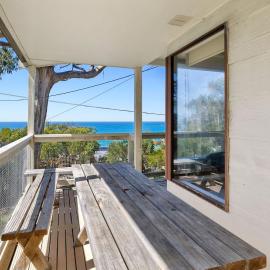 Retro Retreat - BYO Linen, hotel in Lorne