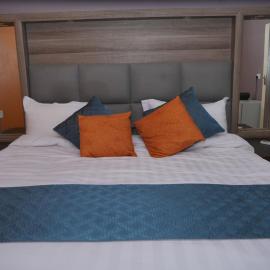 All Tribes Pumula Guest House, hotel i Hwange