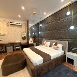 Luxury Jacuzzi Studio in Omaxe Near Ekana