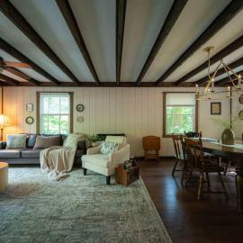 Charming Creekside Villa with Hot tub, hotel v destinaci Laurelville