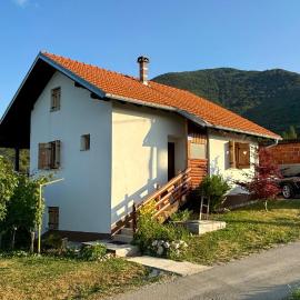 Dedina Klet - Vineyard Cottage with Mountain View
