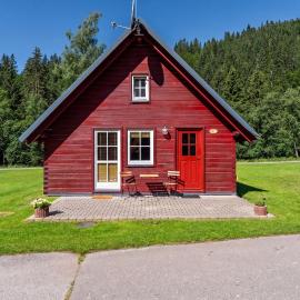 Chalets & Apartments - Base Camp Medvědín, hotel in Špindlerŭv Mlýn