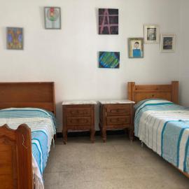 Appartement familial indépendant avec jardin et parking, hotel i Ariana