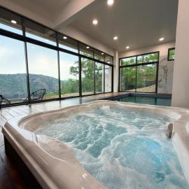J'adore - Studio vue gorges de la Loire, piscine & jacuzzi privatifs, hotel a Saint-Étienne