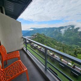 Living On The Edge Mussoorie A Luxury Stay with Rooftop Cafe