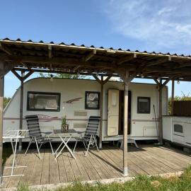 Caravane sur camping de Bramefort, hotell i Champsac