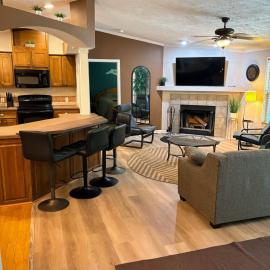 3 bedroom gem close to everything, Hotel in Asheville