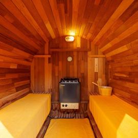 Nose River Sauna 3: Nose şehrinde bir otel