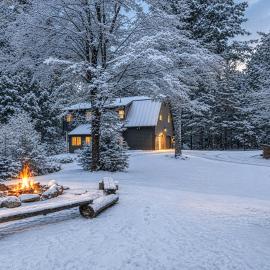 Slippery Slope Chalet, Hot tub, Arcade, Firepit, 5 min to Base, Nightlife and Restaurants
