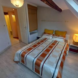 Maisonnette 2 chambres avec terrasse, khách sạn ở Le Lude