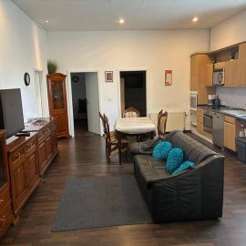 Rühige Wohnung mit 4 Schlafzimmer und Kamin