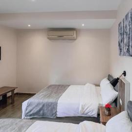 Aura Grand pyramids view inn, отель в городе Giza