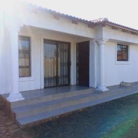 Lifeshed - 2-bedroom Family Guesthouse