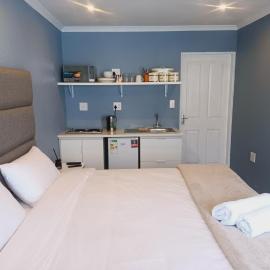 Lifeshed - King-size bed with kitchenette