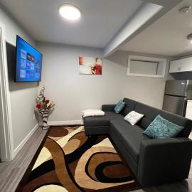 Beautiful & Cozy One Bedroom Suite, Hotel in Saskatoon