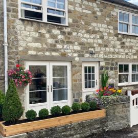 Cheerful 2 Bed Cottage with indoor fireplace