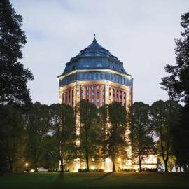 MÖVENPICK Hotel Hamburg City, historischer Wasserturm im Schanzenpark