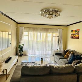 Fourways -Spacious 3Bedroom Retreat& 2 bath, hotel a Trevallyn