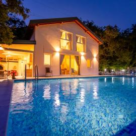 El Nido Hidden Woods Villa, Infinity Pool Budva, hotel i Podostrog